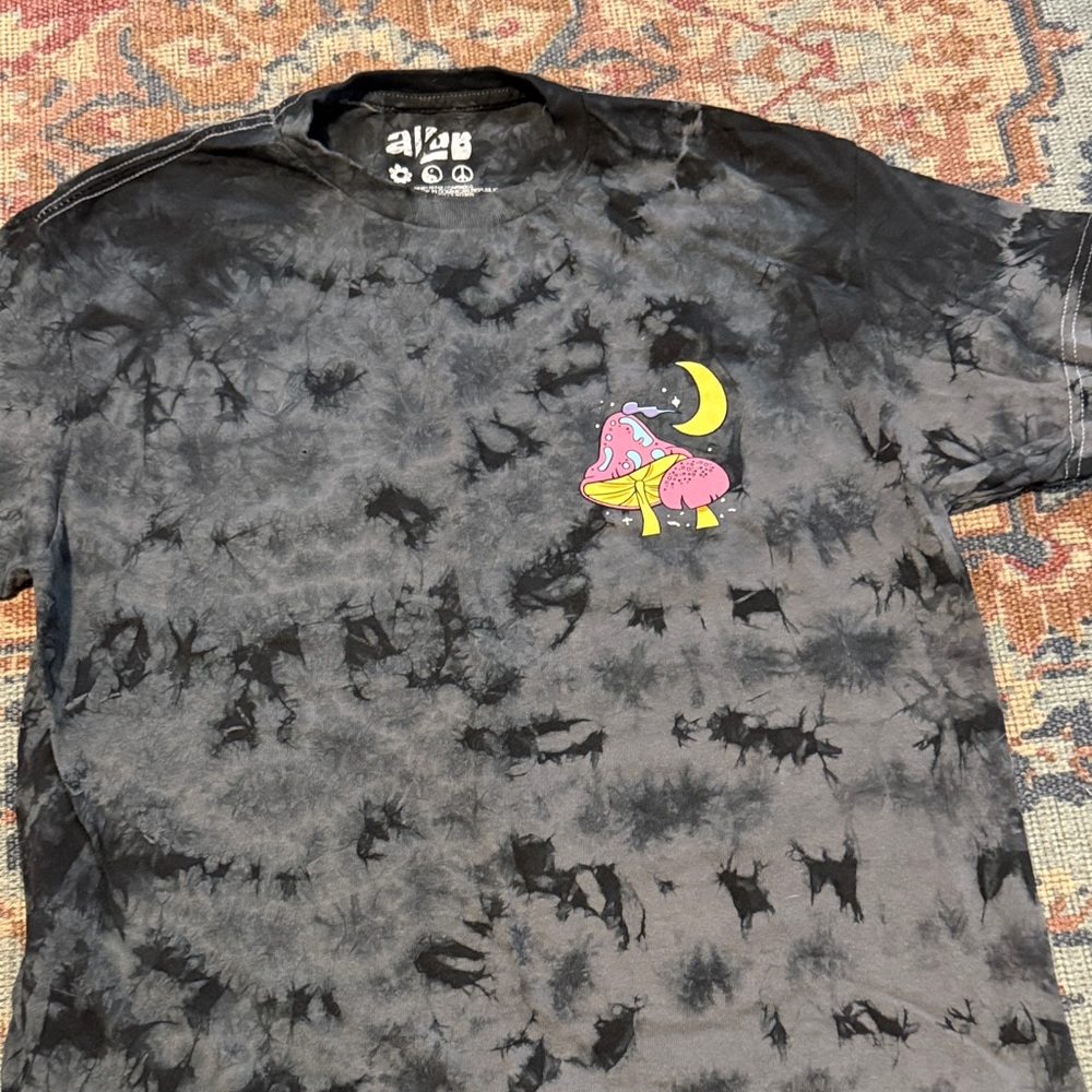 A-Lab - M Black Tie-Dye T-Shirt with Mushroom Graphic